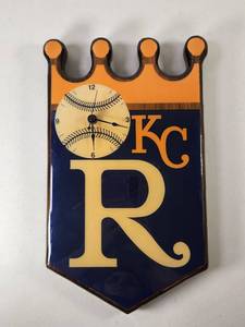 lot 102 image: Kansas City Royals Baseball Clock Wall Pennant