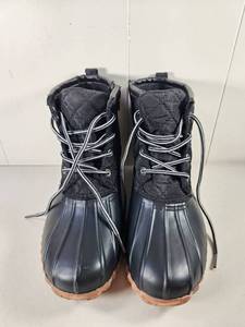 lot 112 image: Crown Vintage Duck Boots Size 8M Black Quilted Lace-Up