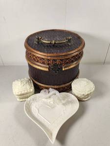 lot 145 image: Decorative Storage Box with Trinket Boxes