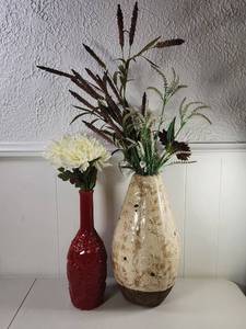 lot 157 image: 2 Decorative Vases with Artificial Flowers Red and Cream