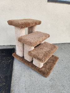lot 180 image: Carpeted Pet Stairs