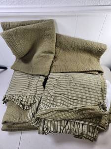 lot 188 image: Bedding Set Quilt Pillows Striped Green Tan Comforter
