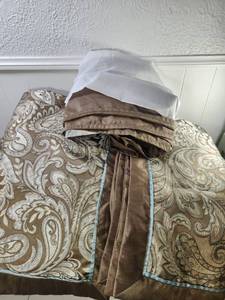 lot 189 image: Bedding Set Paisley Blue Brown