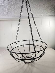 lot 194 image: Hanging Basket with Chain 12 inch