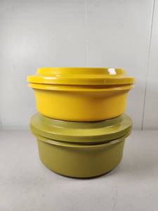 lot 212 image: Tupperware 1256-14 Round Container with Lid 2-Pack Yellow and Green