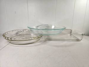 lot 213 image: Pyrex Glass Baking Dishes Set of 3 Pieces