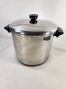 lot 215 image: Revere Ware Copper Bottom 8 Qt. Covered Pot with Lid 91k Clinton Illinois