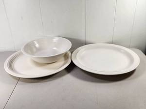 lot 218 image: Anchor Hocking Stoneware Dinnerware Set 3 Piece Place Setting