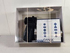lot 221 image: Dansk 17 Piece Cookie Shooter Set