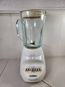 lot 223 image: Hamilton Beach 10-Speed Blender with SureLoc Safety Base Works