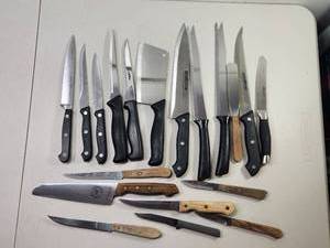 lot 226 image: Kitchen Knife Lot 20 Pieces Molybdenum Carbon Steel Mixed Handles