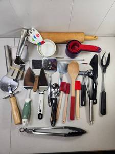 lot 227 image: Kitchen Gadgets & Tools Lot 30 Pieces Baking Cooking Utensils