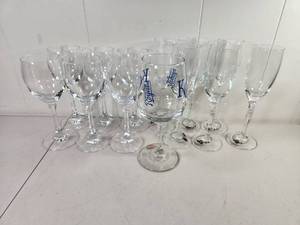lot 231 image: Kansas City Royals Glassware Set Wine Champagne Flute