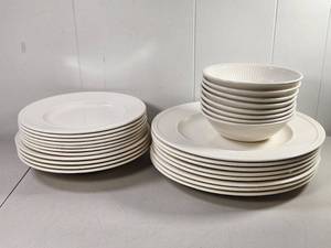 lot 235 image: Wedgwood Windsor Dinnerware Set Plates Bowls Made in England