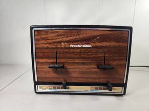 lot 240 image: Proctor-Silex 4-Slice Toaster