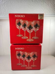 lot 310 image: Set of Two - Nikko Christmas Stemware 4 Each 11 oz All-Purpose Goblet Set