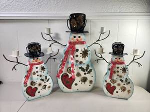 lot 313 image: Snowman Candelabra Set 3-Piece Christmas Holiday Decoration