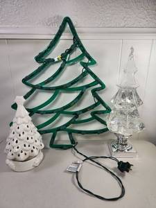 lot 325 image: Christmas Tree Bundle&nbsp