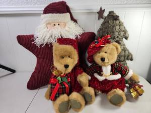 lot 329 image: Holiday Decorative Figurines Set Santa Teddy Bears Christmas Tree