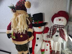 lot 332 image: Holiday Decorative Figurines Set 3 Piece Santa Snowman Collection