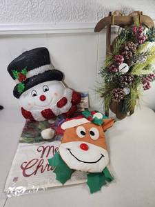 lot 333 image: Holiday Decor Lot Snowman Reindeer Wreath Garden Flag Ornaments