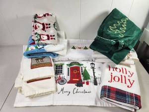 lot 335 image: Christmas Holiday Kitchen Towel Set Snowman Santa Holly