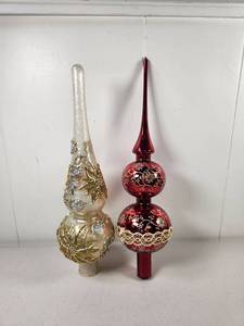 lot 340 image: 2 Decorative Tree Topper Finials Gold and Red Ornament