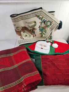 lot 342 image: Holiday Seasonal Decor Lot Tablecloth Tapestry And More