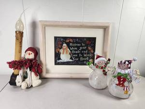 lot 359 image: Holiday Seasonal Decor Snowman Bundle