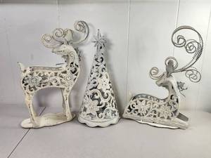 lot 360 image: 3-Piece Decorative Holiday Set with Reindeer and Tree