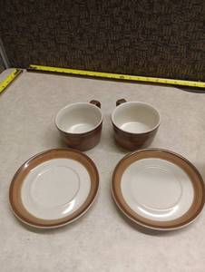 lot 438 image: Mikasa Potters Ben Seibel AH Buckskin 4-Piece Place Setting