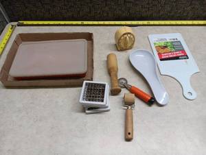 lot 472 image: Kitchen Gadgets & Tools Lot Baking Sheet Cutters Spatula Timer