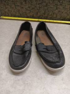 lot 473 image: Womens Black Loafers Slip-On Shoes White Sole Size 7