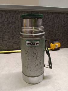lot 481 image: Aladdin Stanley Vacuum Insulated Beverage Bottle Green