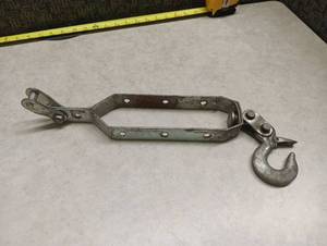 lot 485 image: Metal Clevis Hook with Swivel Eye and Rigging Hardware
