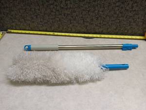 lot 487 image: Microfiber Duster with Telescoping Extension Pole Blue Handle