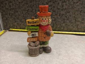 lot 488 image: Scarecrow Figurine Football Flannel Fall Decorative Sign