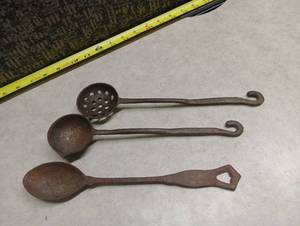 lot 498 image: 3-Piece Kitchen Utensil Set Slotted Spoon Ladle Skimmer