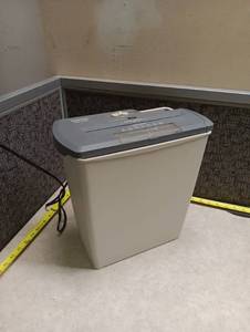 lot 504 image: Aurora AS810SD Paper Shredder