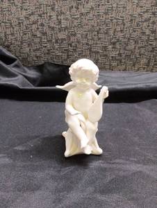 lot 506 image: Cherub Angel Figurine with Wings 4 inches