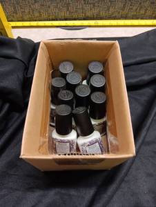 lot 512 image: Poo-Pourri Lavender Vanilla Before-You-Go Toilet Spray Lot of 10