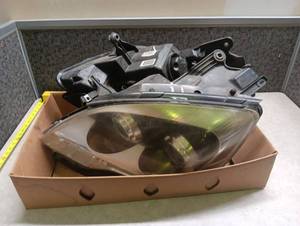 lot 514 image: 2007-2012 GMC Acadia Headlight Assembly Lot Motor Vehicle Parts