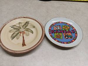 lot 516 image: Home Trends 2 Decorative Plates Kansas Palm Tree