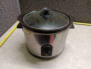 lot 527 image: West Bend Crockery Slow Cooker