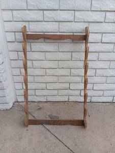lot 539 image: Wooden Gun Rack with Curved Hooks