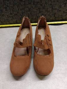 lot 545 image: Case  Chloe Womens Loafer Shoes Size 6 Pair