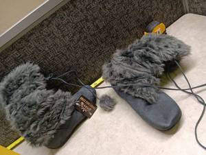 lot 560 image: Pair of Textile Upper Balance Manmade Slippers Size 8