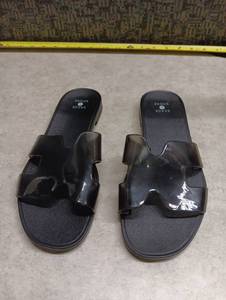 lot 566 image: Shade & Shore Black Slide Sandals Size 7 Pair