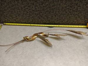 lot 578 image: Decorative Metal Wheat Stems and Ribbon Bundle 32 Inches