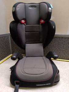 lot 589 image: Graco TurboBooster Stretch Model 2118661 Booster Car Seat 40-110 lb